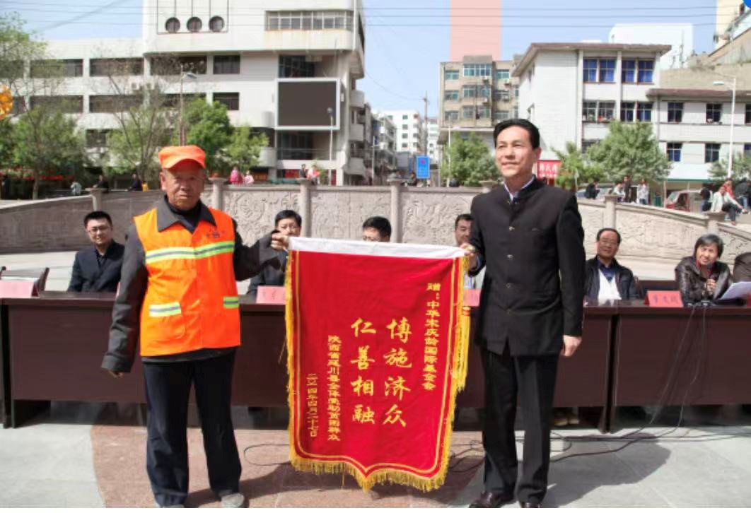 赤心映家国 文剑铸军魂—-中华宋庆龄国际基金会秘书长张亮公益文化奋进纪实