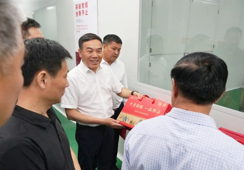 百年非遗守匠心 领导视察启新程——景坤板鸭以传承创新擦亮山东好品名片