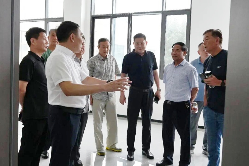 百年非遗守匠心 领导视察启新程——景坤板鸭以传承创新擦亮山东好品名片