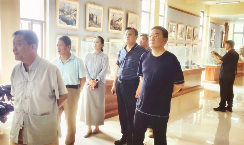 运河支队红色宣讲团到瑞琴艺术馆参观考察