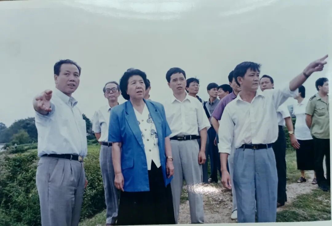深情送别万绍芬老领导一路走好中华宋庆龄国际基金会刘凤珍追思万部长的平生