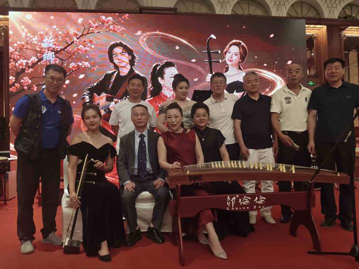 邹伦伦博士古筝音乐全球巡演《故乡之旅·古筝新篇》首站大连演出获得巨大成功！