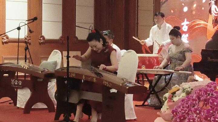 邹伦伦博士古筝音乐全球巡演《故乡之旅·古筝新篇》首站大连演出获得巨大成功！