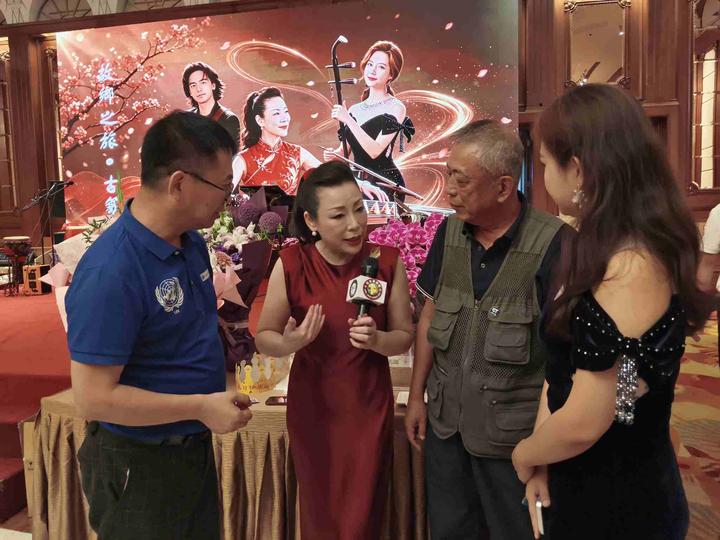 邹伦伦博士古筝音乐全球巡演《故乡之旅·古筝新篇》首站大连演出获得巨大成功！