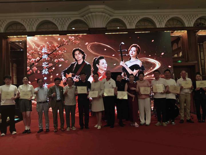 邹伦伦博士古筝音乐全球巡演《故乡之旅·古筝新篇》首站大连演出获得巨大成功！