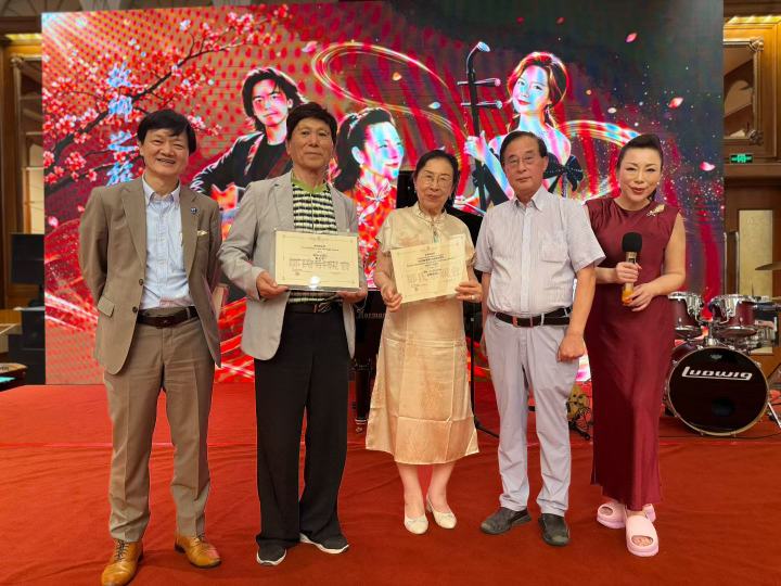 邹伦伦博士古筝音乐全球巡演《故乡之旅·古筝新篇》首站大连演出获得巨大成功！