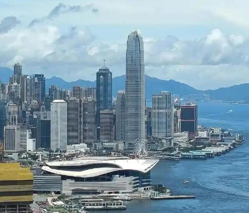 邹伦伦博士古筝音乐全球巡演《故乡之旅·古筝新篇》首站大连演出获得巨大成功！