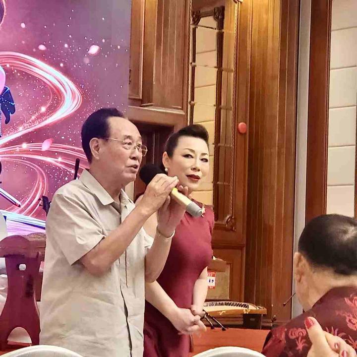 「故鄉之旅」古箏新篇音樂會大連圓滿舉行——鄒倫倫全球巡演首站大放異彩以古箏為橋奏響故鄉深情與時代新聲