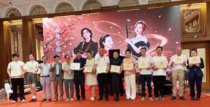 「故鄉之旅」古箏新篇音樂會大連圓滿舉行——鄒倫倫全球巡演首站大放異彩以古箏為橋奏響故鄉深情與時代新聲