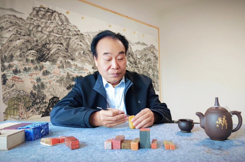 印 痕 墨 韵 ——访书、画、篆刻艺术名家李茂芳