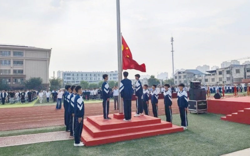 传承海军精神 铸就青春担当——赵文友上校舰船模型捐赠暨国防教育进明善校园活动举行