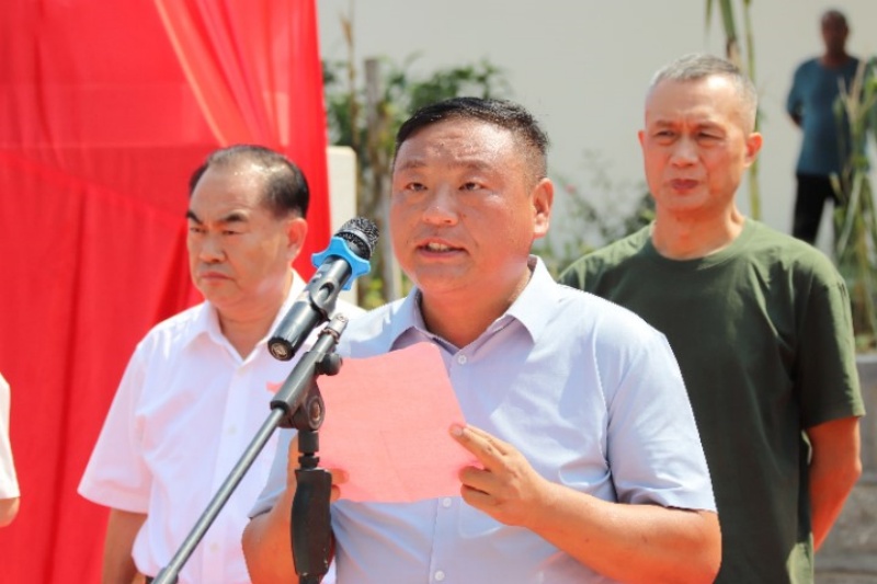 枣庄市峄城区阴平镇东楼村举行雷锋像揭幕仪式 传承雷锋精神 赋能和美乡村建设