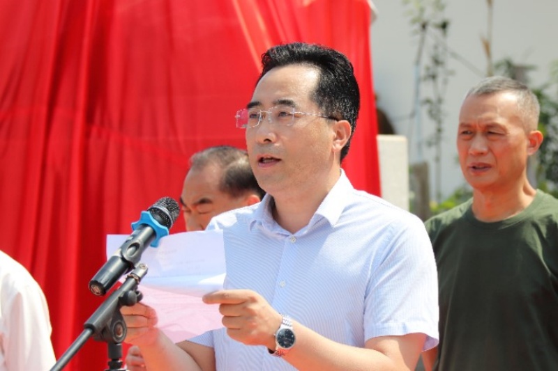 枣庄市峄城区阴平镇东楼村举行雷锋像揭幕仪式 传承雷锋精神 赋能和美乡村建设