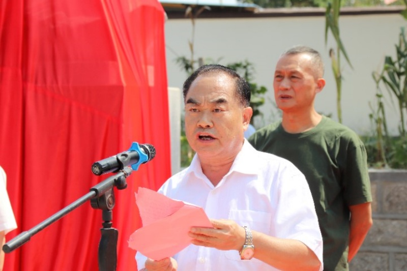 枣庄市峄城区阴平镇东楼村举行雷锋像揭幕仪式 传承雷锋精神 赋能和美乡村建设