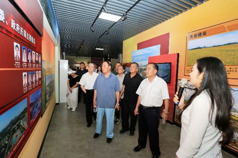 枣庄市峄城区阴平镇东楼村举行雷锋像揭幕仪式 传承雷锋精神 赋能和美乡村建设