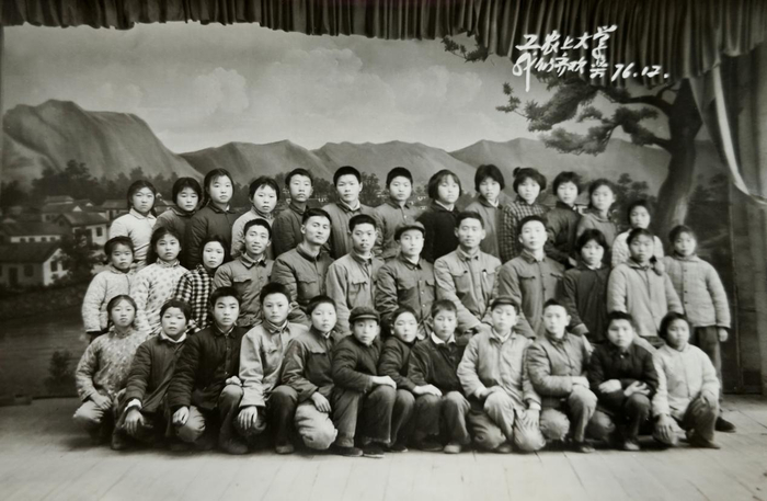 著名经济学家杨再平跨界创作长篇小说《穿行者》正式出版，广受读者高度好评