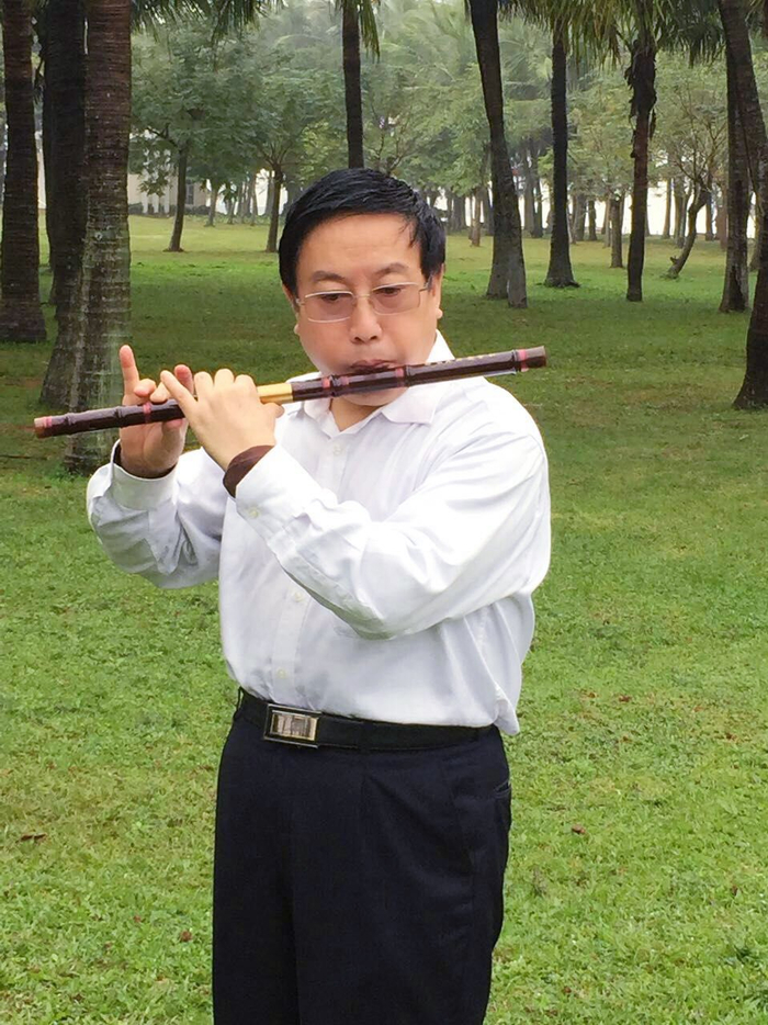 著名经济学家杨再平跨界创作长篇小说《穿行者》正式出版，广受读者高度好评