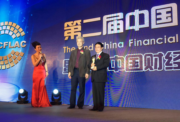 著名经济学家杨再平跨界创作长篇小说《穿行者》正式出版，广受读者高度好评