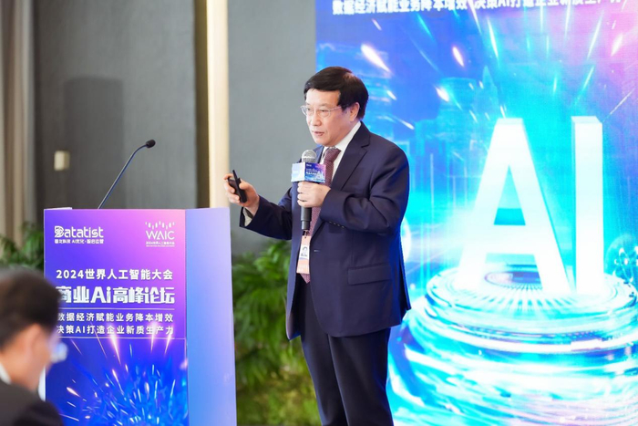 著名经济学家杨再平跨界创作长篇小说《穿行者》正式出版，广受读者高度好评